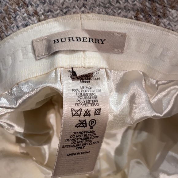 Burberry Bucket hat in signature Taupe and Gray. Near new condition. - Picture 4 of 5